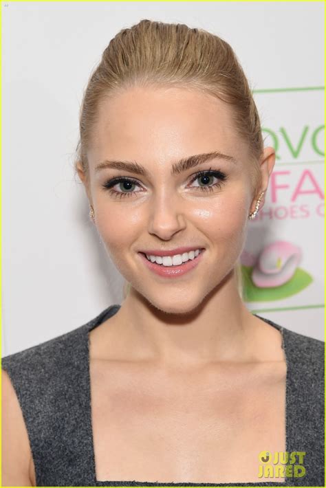 AnnaSophia Robb Breasts Scene in Annasophia Robb More。